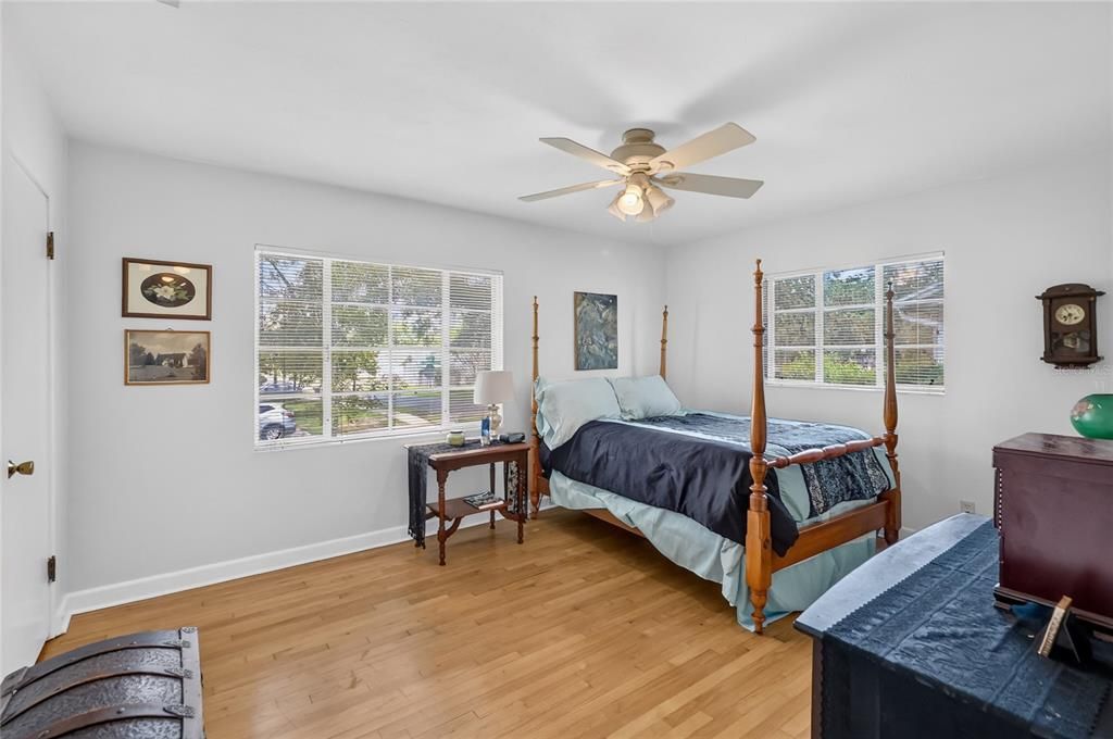 For Sale: $300,000 (3 beds, 2 baths, 1782 Square Feet)