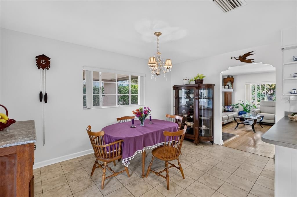 For Sale: $300,000 (3 beds, 2 baths, 1782 Square Feet)