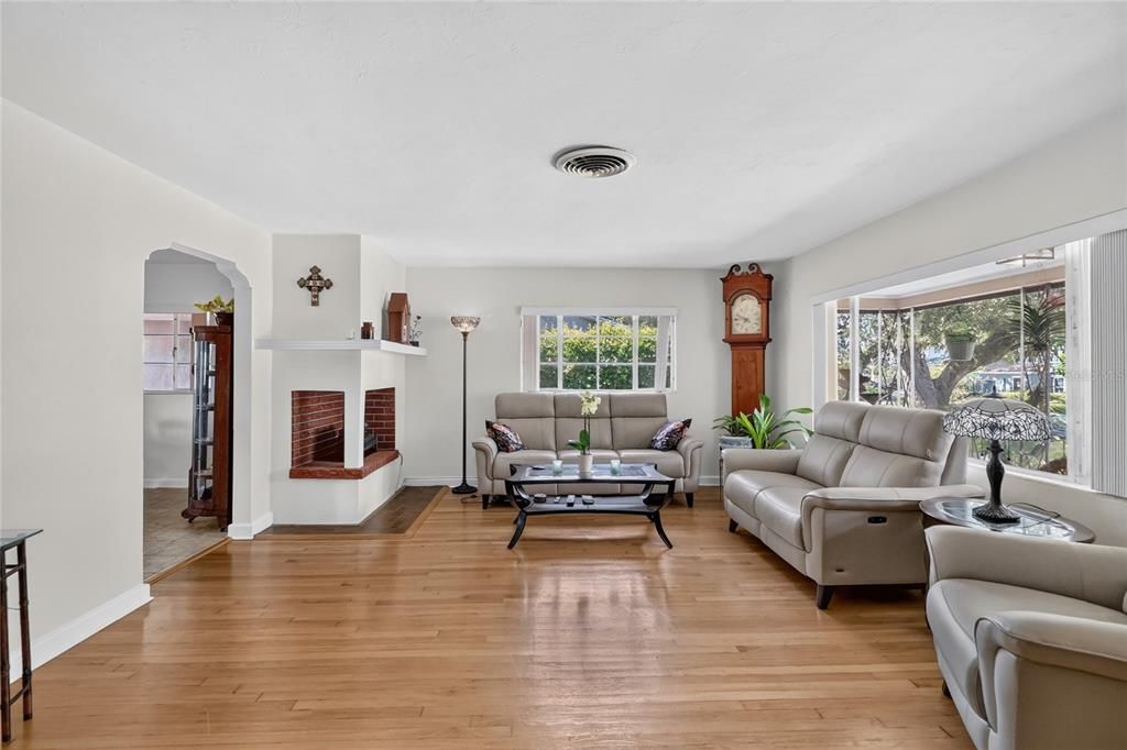 For Sale: $300,000 (3 beds, 2 baths, 1782 Square Feet)