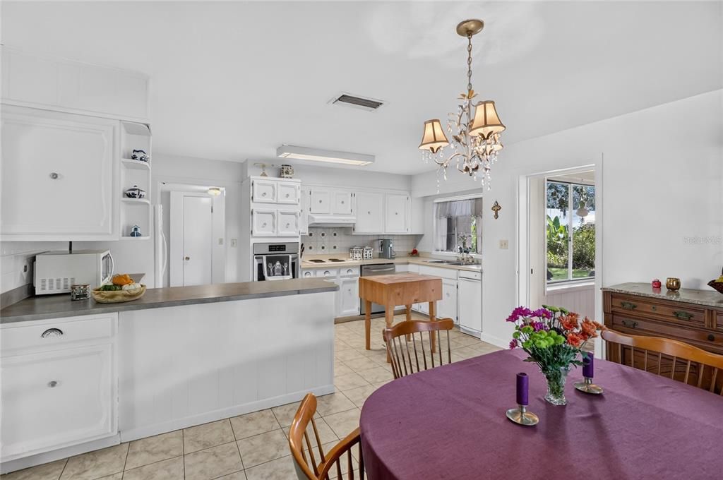 For Sale: $300,000 (3 beds, 2 baths, 1782 Square Feet)