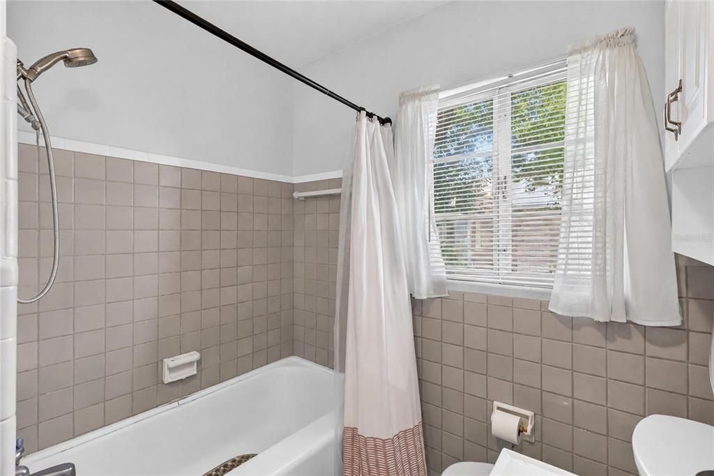 For Sale: $300,000 (3 beds, 2 baths, 1782 Square Feet)
