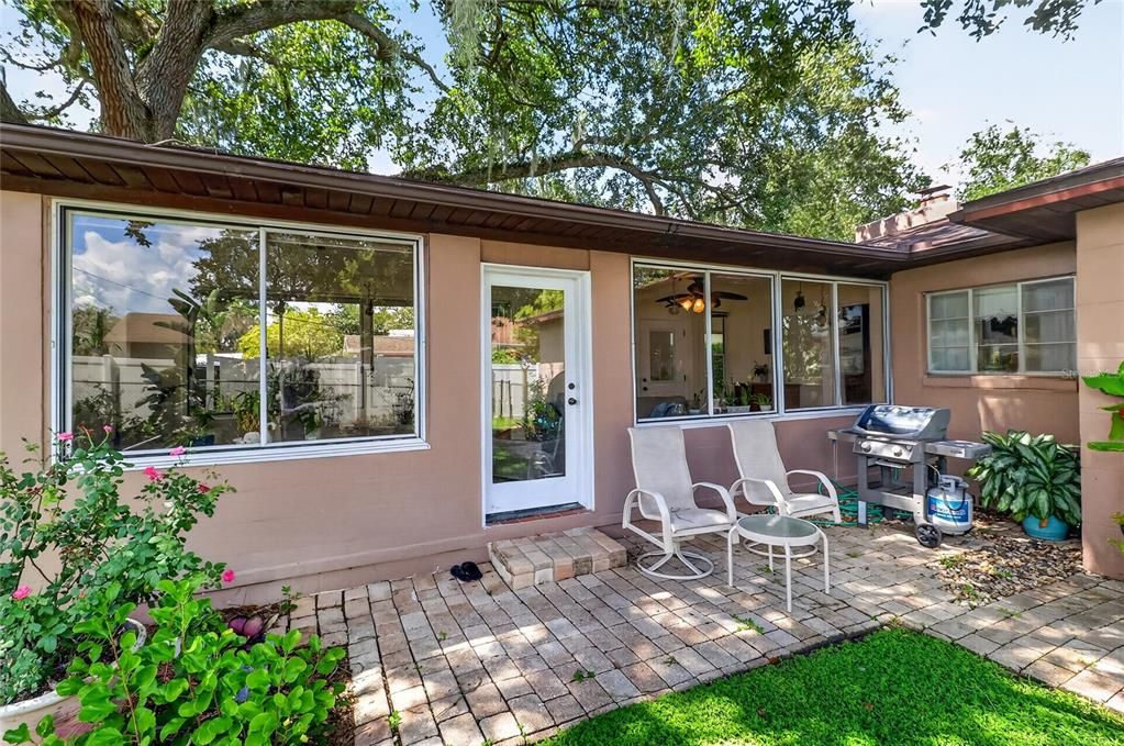 For Sale: $300,000 (3 beds, 2 baths, 1782 Square Feet)