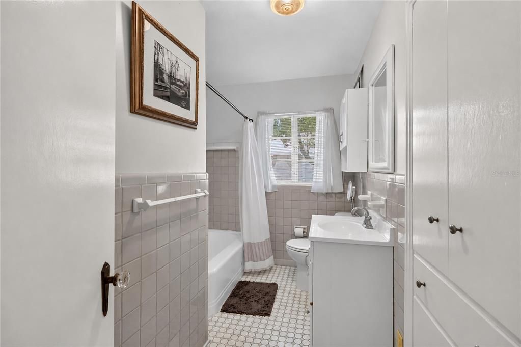 For Sale: $300,000 (3 beds, 2 baths, 1782 Square Feet)