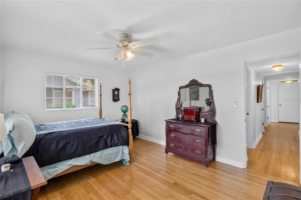 For Sale: $300,000 (3 beds, 2 baths, 1782 Square Feet)