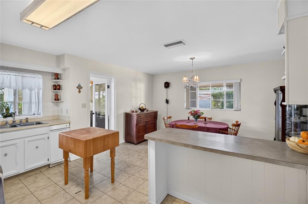 For Sale: $300,000 (3 beds, 2 baths, 1782 Square Feet)