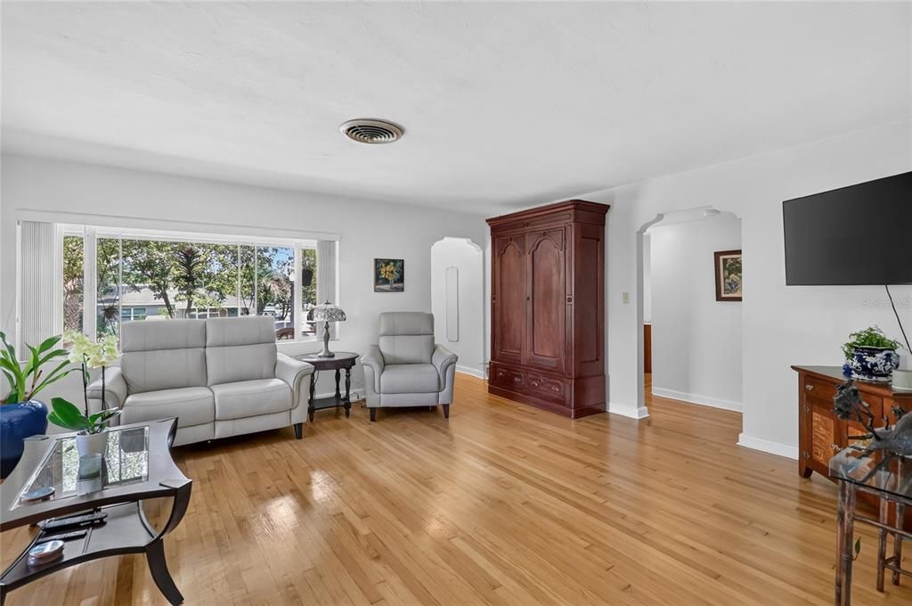 For Sale: $300,000 (3 beds, 2 baths, 1782 Square Feet)