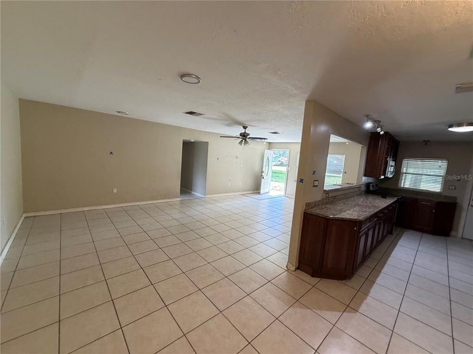 En Venta: $249,900 (4 camas, 2 baños, 1968 Pies cuadrados)