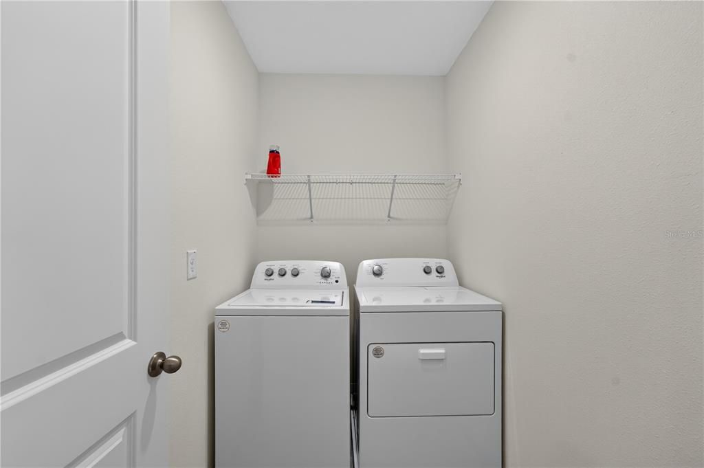 En Venta: $395,000 (4 camas, 3 baños, 2372 Pies cuadrados)
