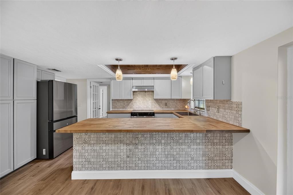 For Sale: $850,000 (4 beds, 3 baths, 3501 Square Feet)