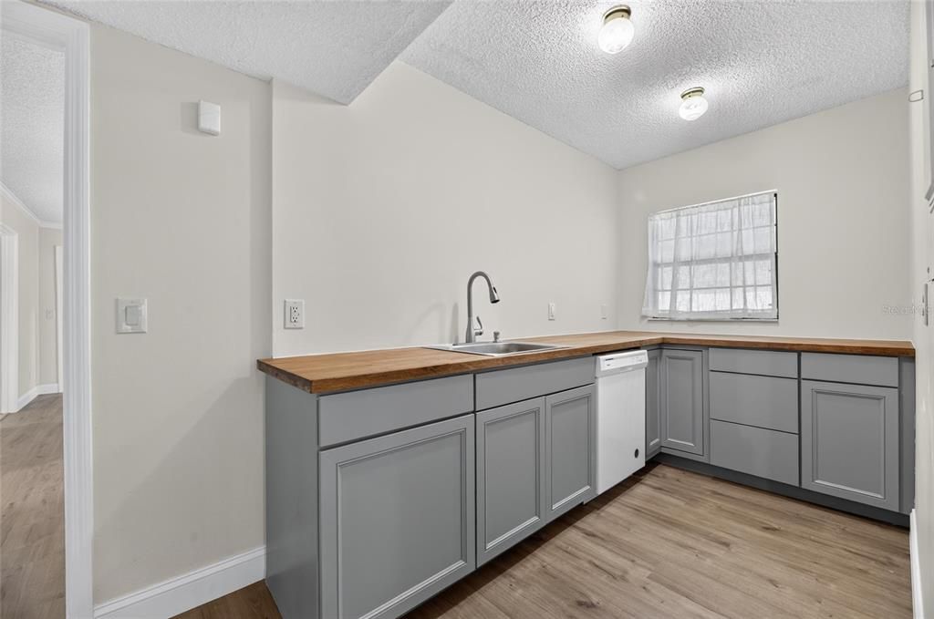 For Sale: $850,000 (4 beds, 3 baths, 3501 Square Feet)