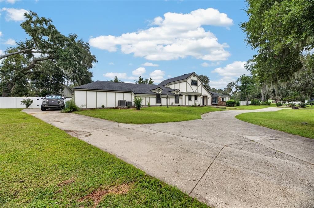 For Sale: $850,000 (4 beds, 3 baths, 3501 Square Feet)