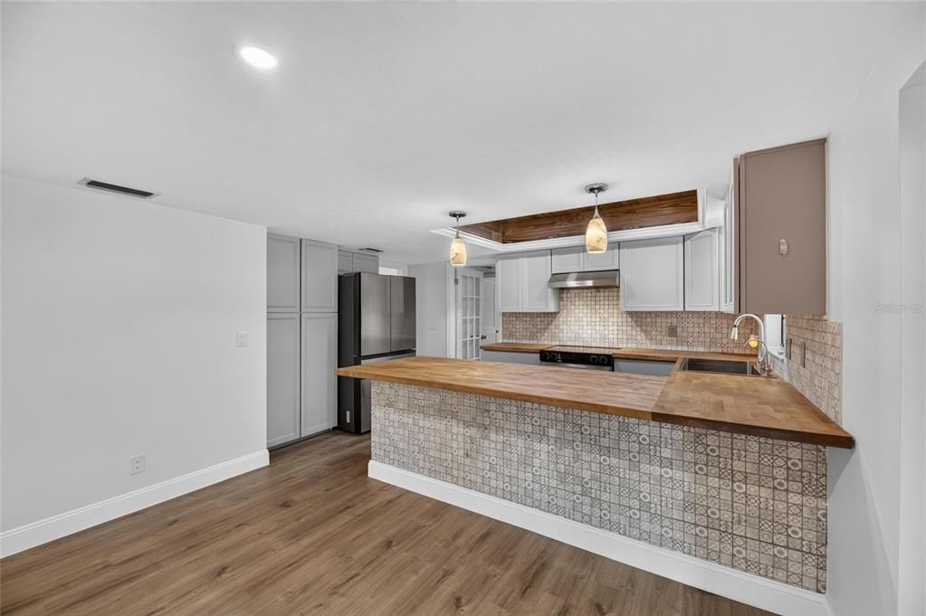 For Sale: $850,000 (4 beds, 3 baths, 3501 Square Feet)