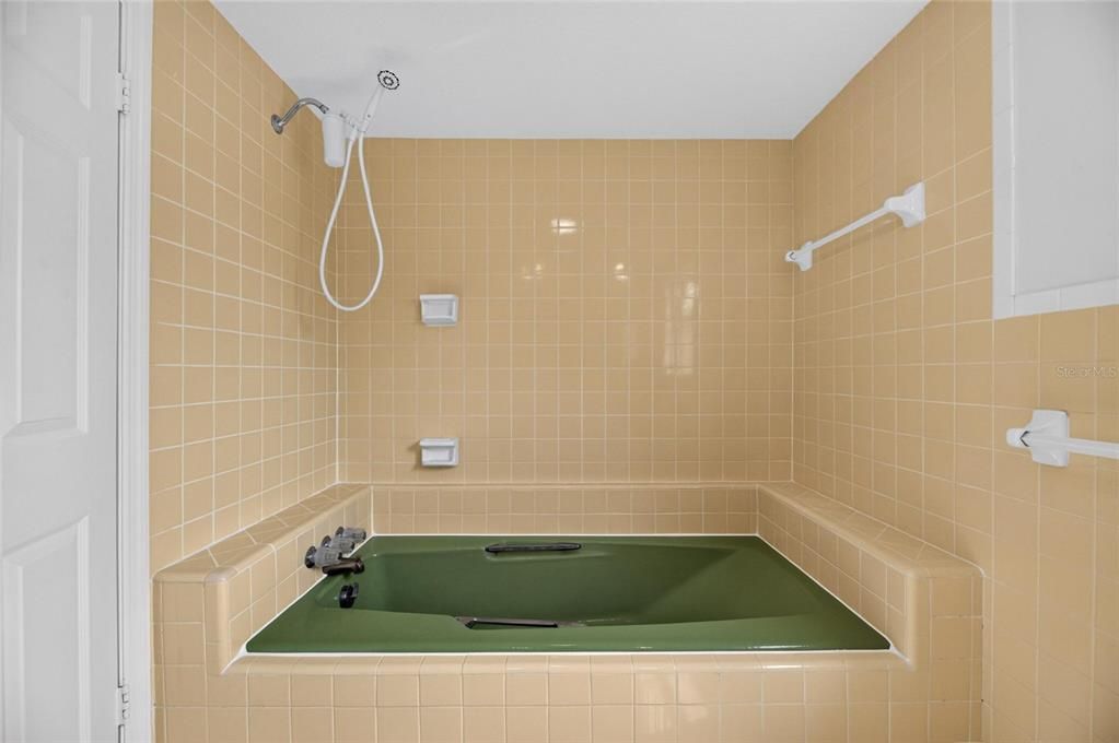 For Sale: $850,000 (4 beds, 3 baths, 3501 Square Feet)
