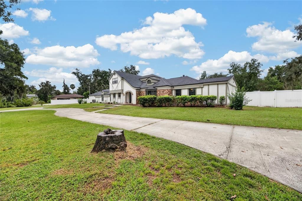 For Sale: $850,000 (4 beds, 3 baths, 3501 Square Feet)