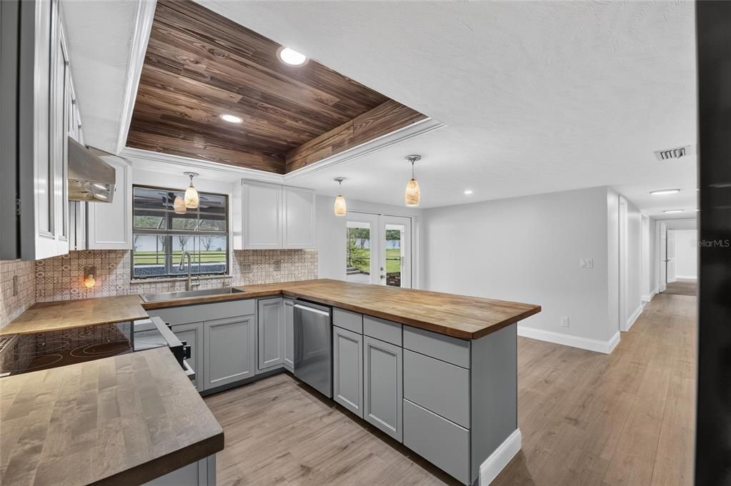 For Sale: $850,000 (4 beds, 3 baths, 3501 Square Feet)