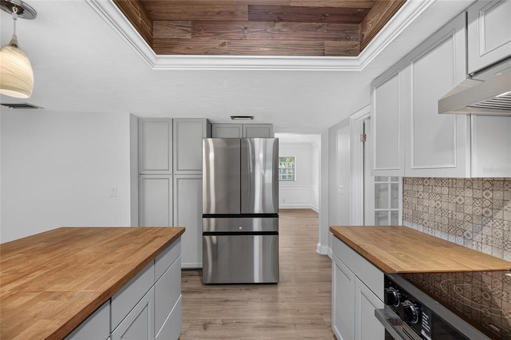 For Sale: $850,000 (4 beds, 3 baths, 3501 Square Feet)