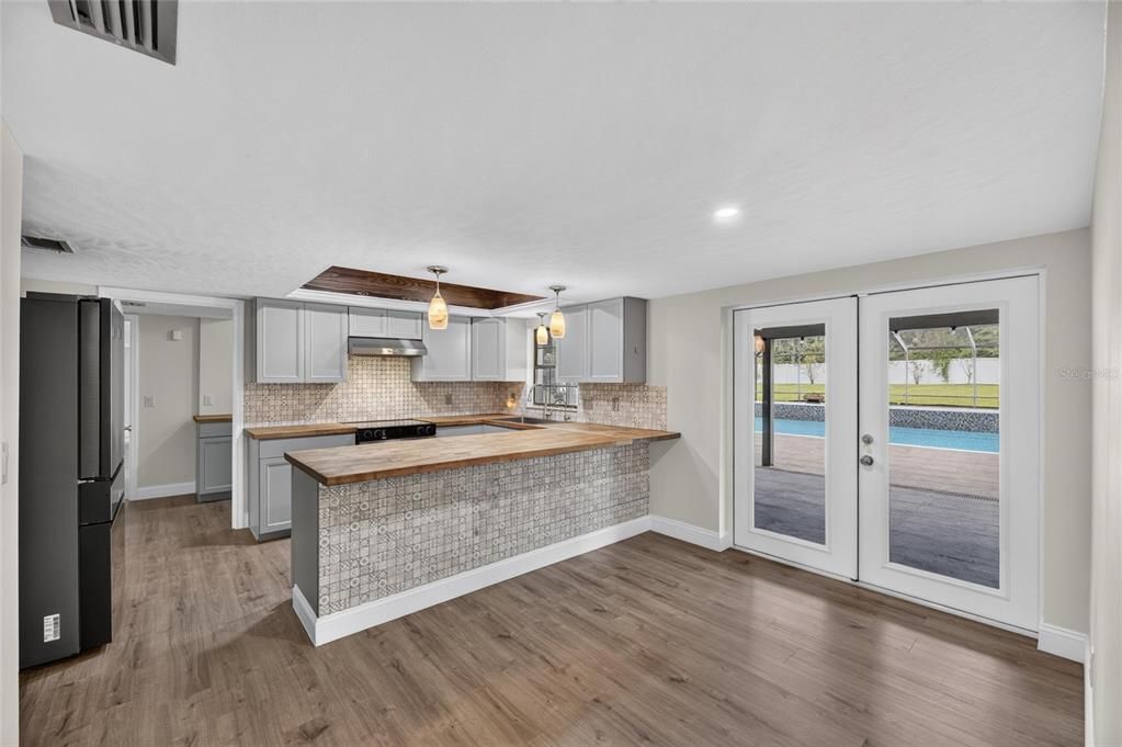 For Sale: $850,000 (4 beds, 3 baths, 3501 Square Feet)