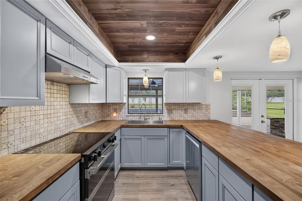 For Sale: $850,000 (4 beds, 3 baths, 3501 Square Feet)