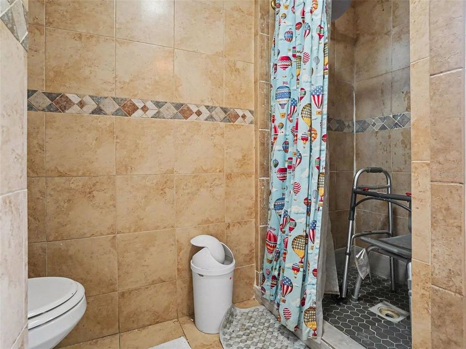 Под контрактом: $185,000 (3 спален, 2 ванн, 1100 Квадратных фут)