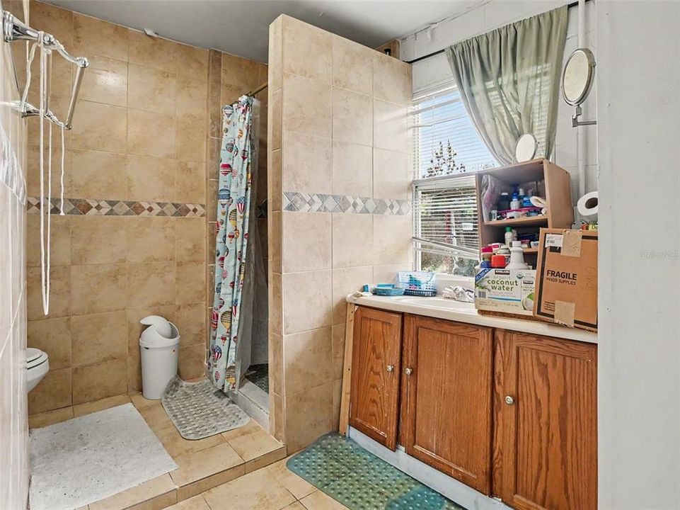 Под контрактом: $185,000 (3 спален, 2 ванн, 1100 Квадратных фут)