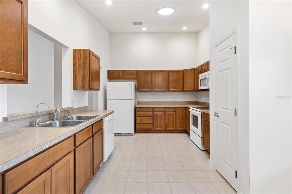 For Sale: $330,000 (3 beds, 2 baths, 1468 Square Feet)