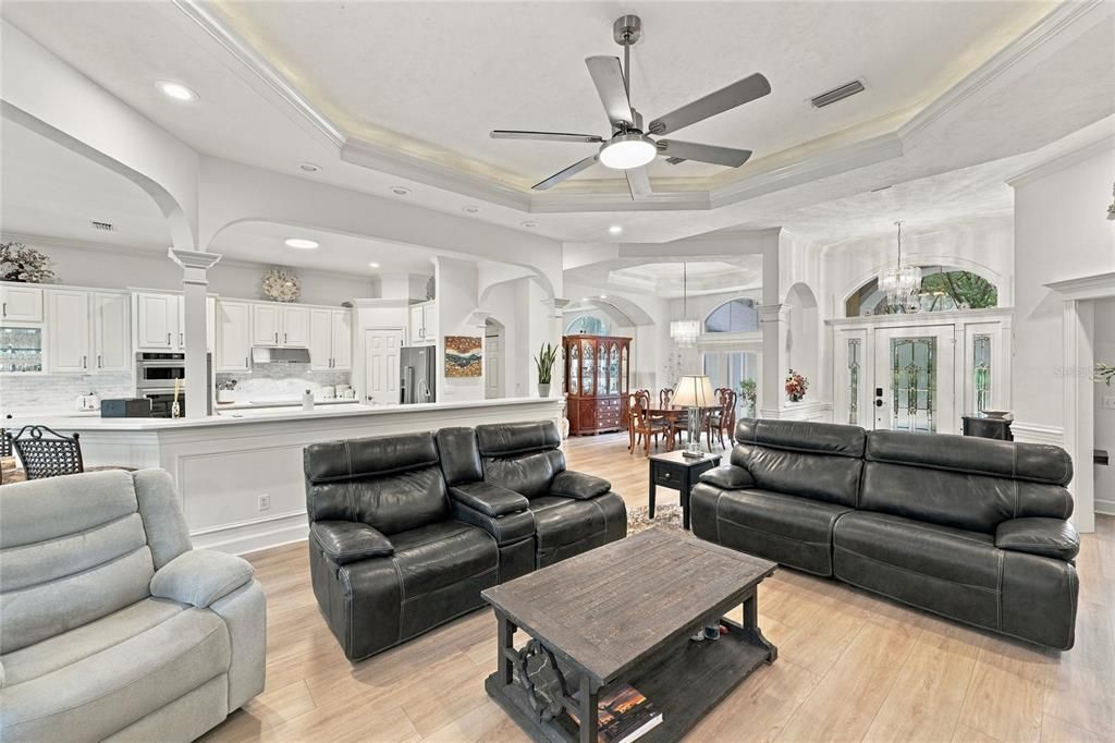 En Venta: $664,900 (3 camas, 2 baños, 2376 Pies cuadrados)