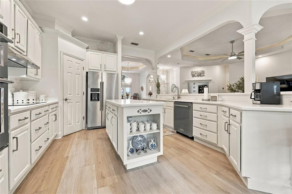 En Venta: $664,900 (3 camas, 2 baños, 2376 Pies cuadrados)