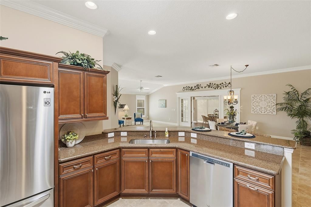 Active With Contract: $600,000 (3 beds, 2 baths, 2103 Square Feet)