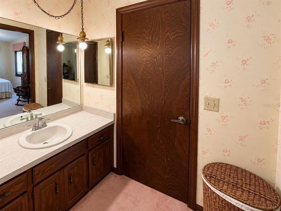 For Sale: $525,000 (4 beds, 2 baths, 1886 Square Feet)