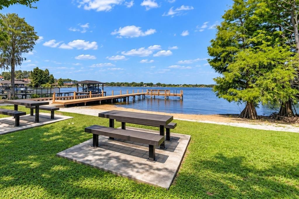 For Sale: $525,000 (4 beds, 2 baths, 1886 Square Feet)