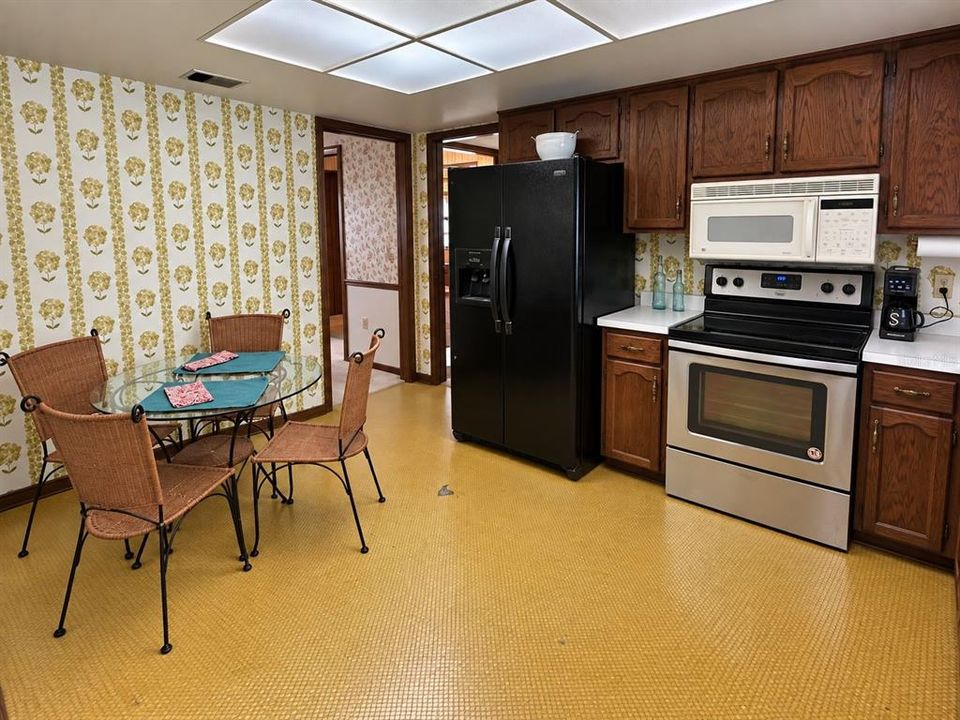 For Sale: $525,000 (4 beds, 2 baths, 1886 Square Feet)