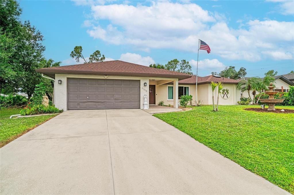 En Venta: $369,900 (4 camas, 2 baños, 2225 Pies cuadrados)