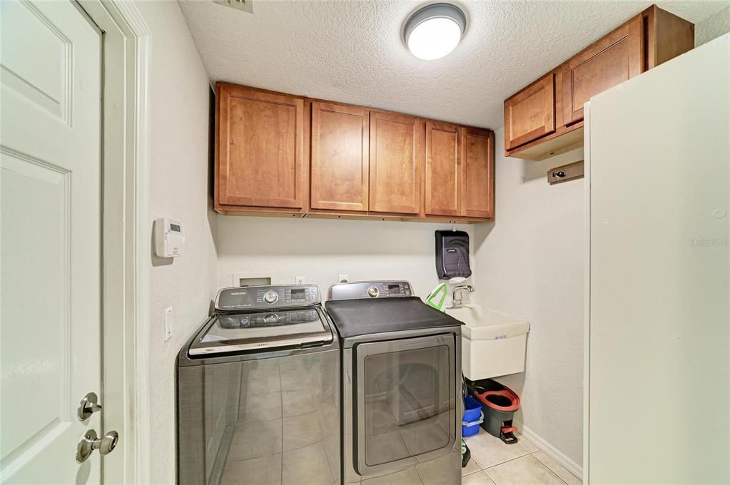 En Venta: $369,900 (4 camas, 2 baños, 2225 Pies cuadrados)