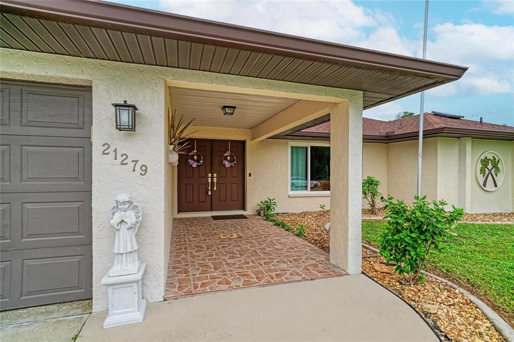 En Venta: $369,900 (4 camas, 2 baños, 2225 Pies cuadrados)