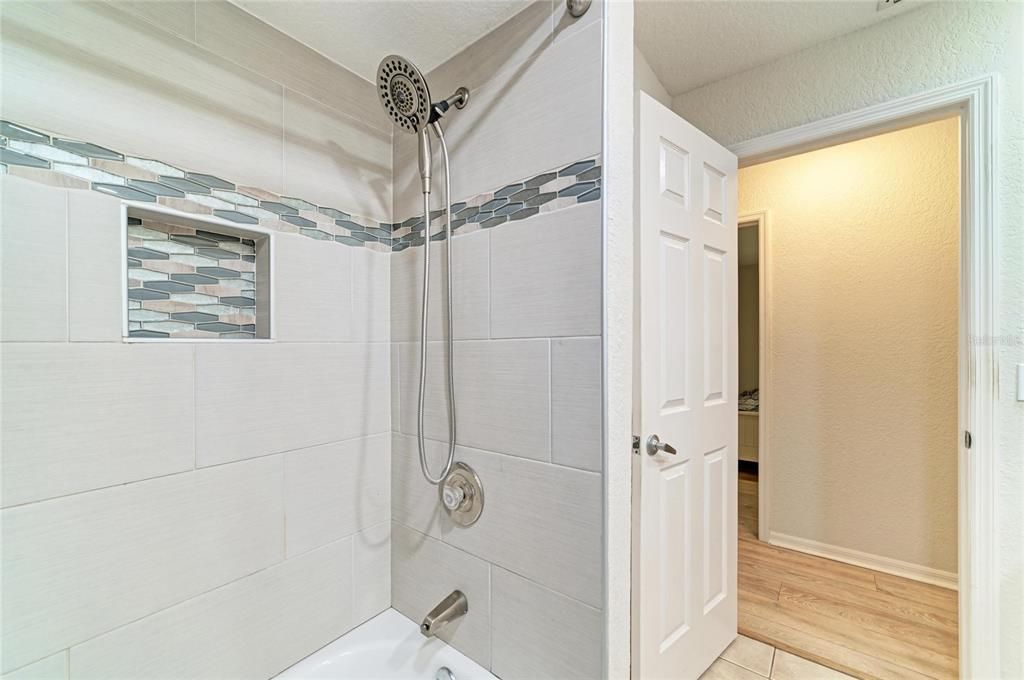 En Venta: $369,900 (4 camas, 2 baños, 2225 Pies cuadrados)
