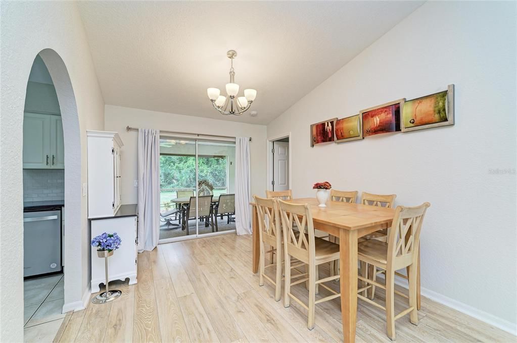 En Venta: $369,900 (4 camas, 2 baños, 2225 Pies cuadrados)