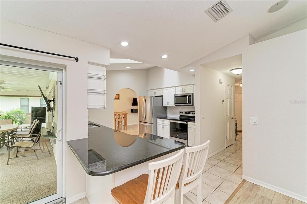 En Venta: $369,900 (4 camas, 2 baños, 2225 Pies cuadrados)