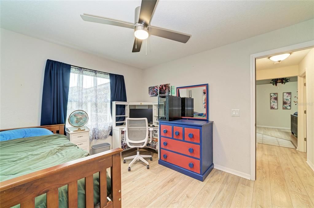 En Venta: $369,900 (4 camas, 2 baños, 2225 Pies cuadrados)