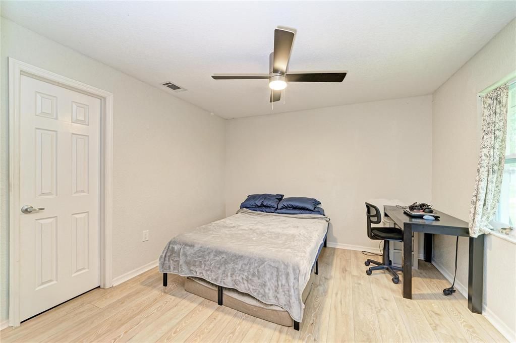 En Venta: $369,900 (4 camas, 2 baños, 2225 Pies cuadrados)