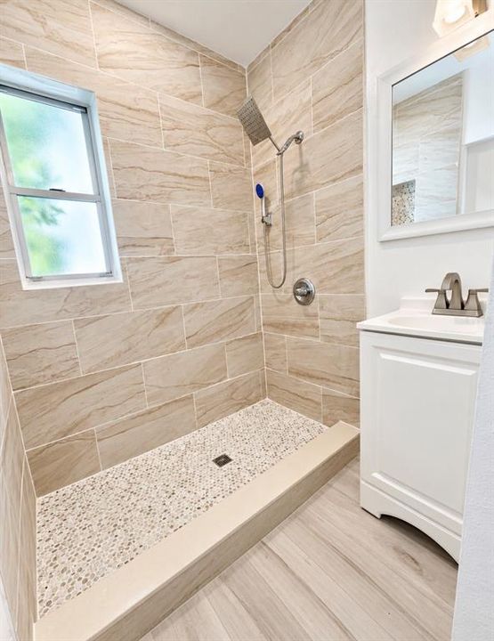 For Rent: $1,650 (2 beds, 1 baths, 730 Square Feet)
