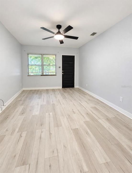 For Rent: $1,650 (2 beds, 1 baths, 730 Square Feet)