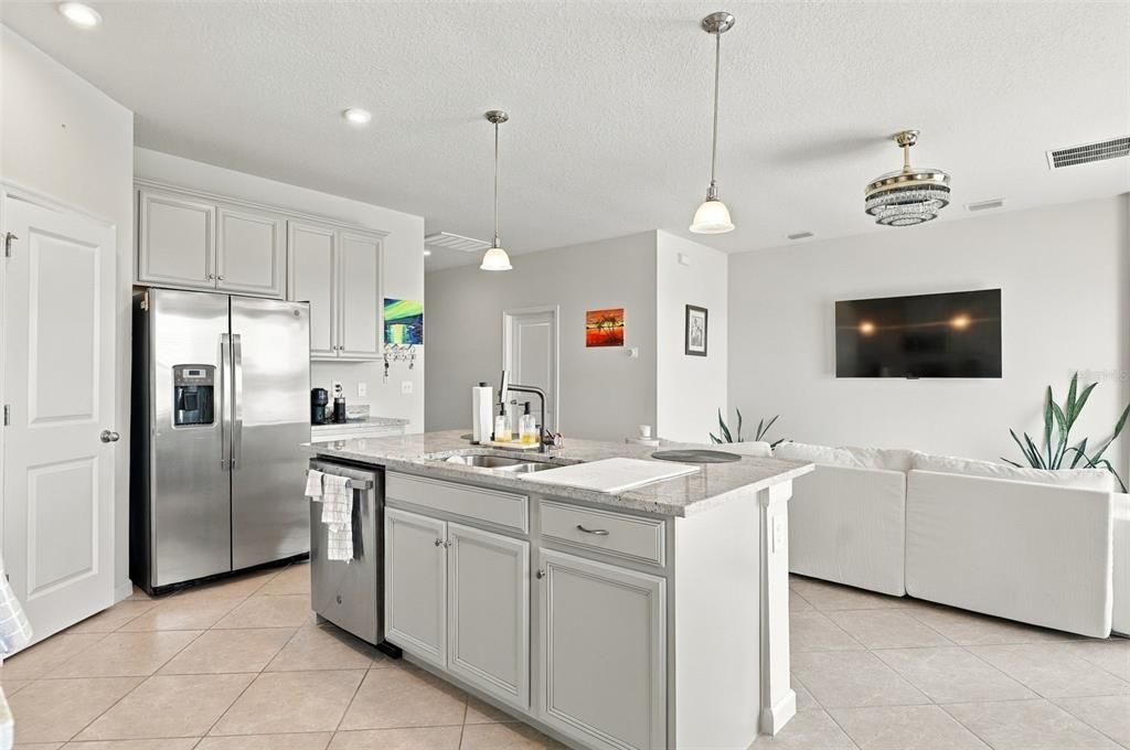 For Sale: $350,000 (3 beds, 2 baths, 1515 Square Feet)