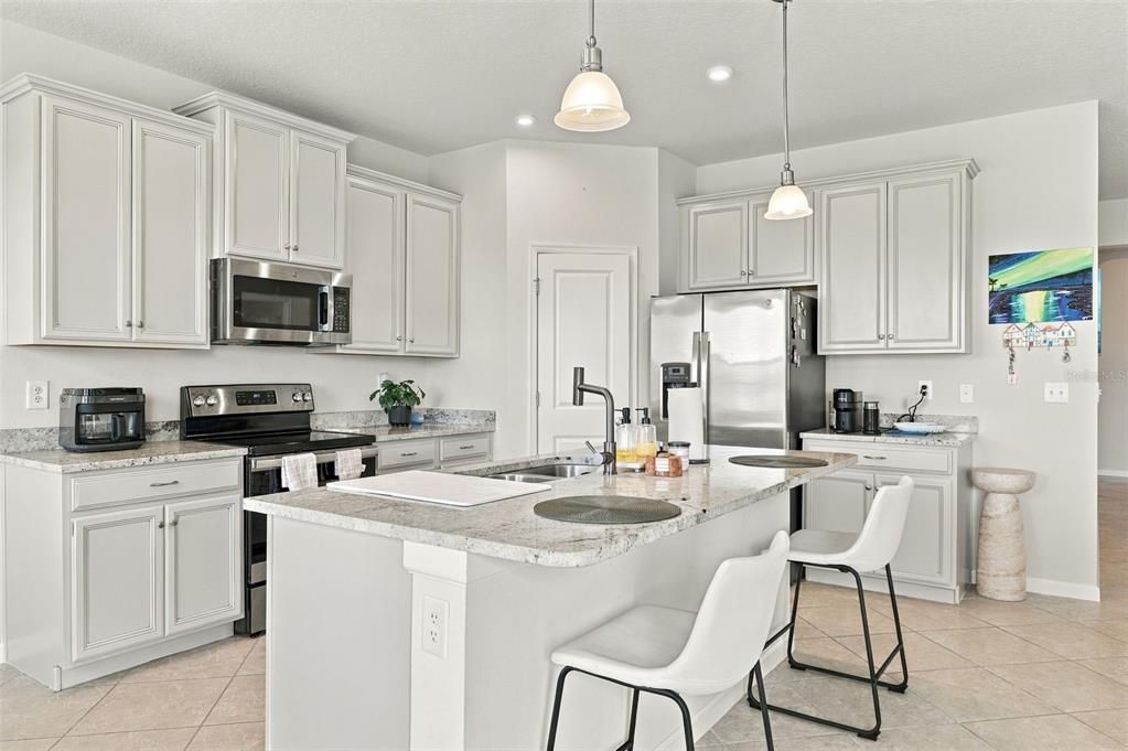 For Sale: $350,000 (3 beds, 2 baths, 1515 Square Feet)