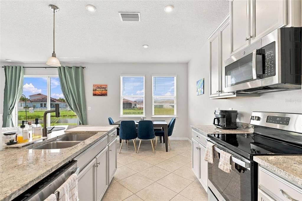 For Sale: $350,000 (3 beds, 2 baths, 1515 Square Feet)