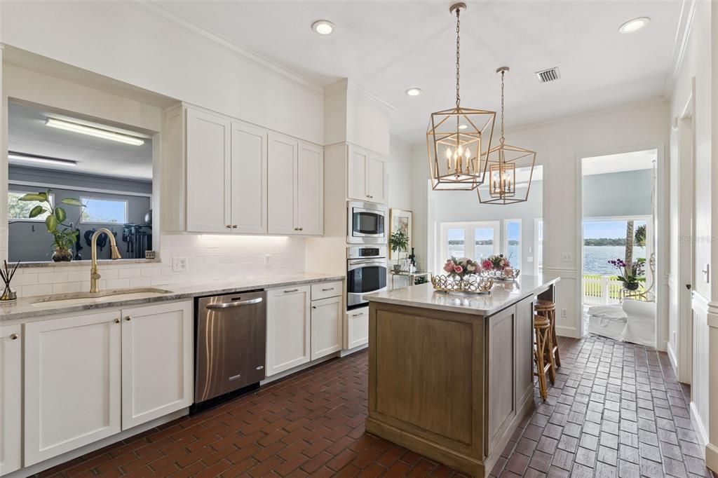 For Sale: $925,000 (3 beds, 2 baths, 3684 Square Feet)