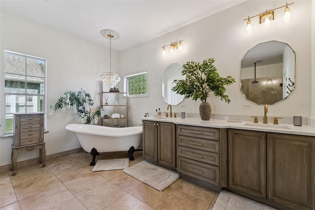 For Sale: $925,000 (3 beds, 2 baths, 3684 Square Feet)