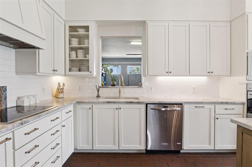 For Sale: $925,000 (3 beds, 2 baths, 3684 Square Feet)