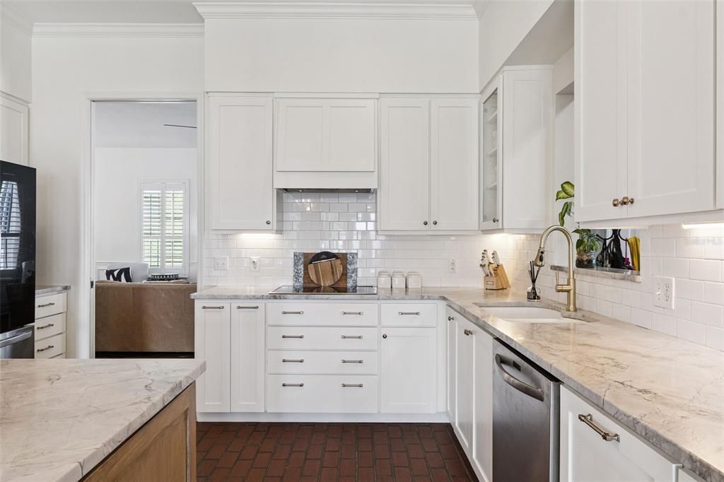 For Sale: $925,000 (3 beds, 2 baths, 3684 Square Feet)