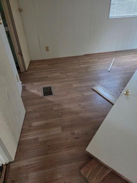 For Sale: $89,900 (2 beds, 2 baths, 1056 Square Feet)