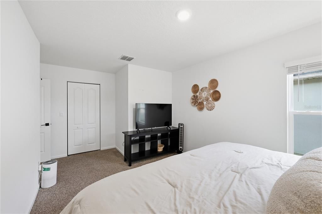 For Sale: $350,000 (4 beds, 2 baths, 1800 Square Feet)